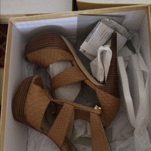 MK Pair of  Tan Heels!